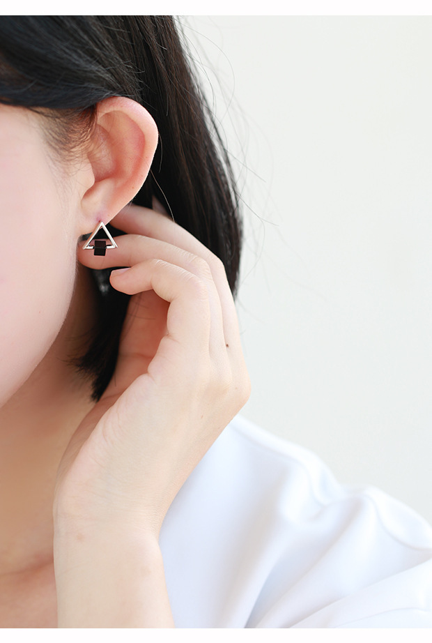 S925 Geometric Triangle Black Earring - Image 2